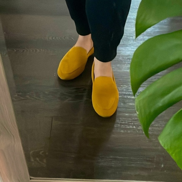 🍋 Real suede slip on loafers beautiful mustard yellow size 6.5 - Picture 3 of 13